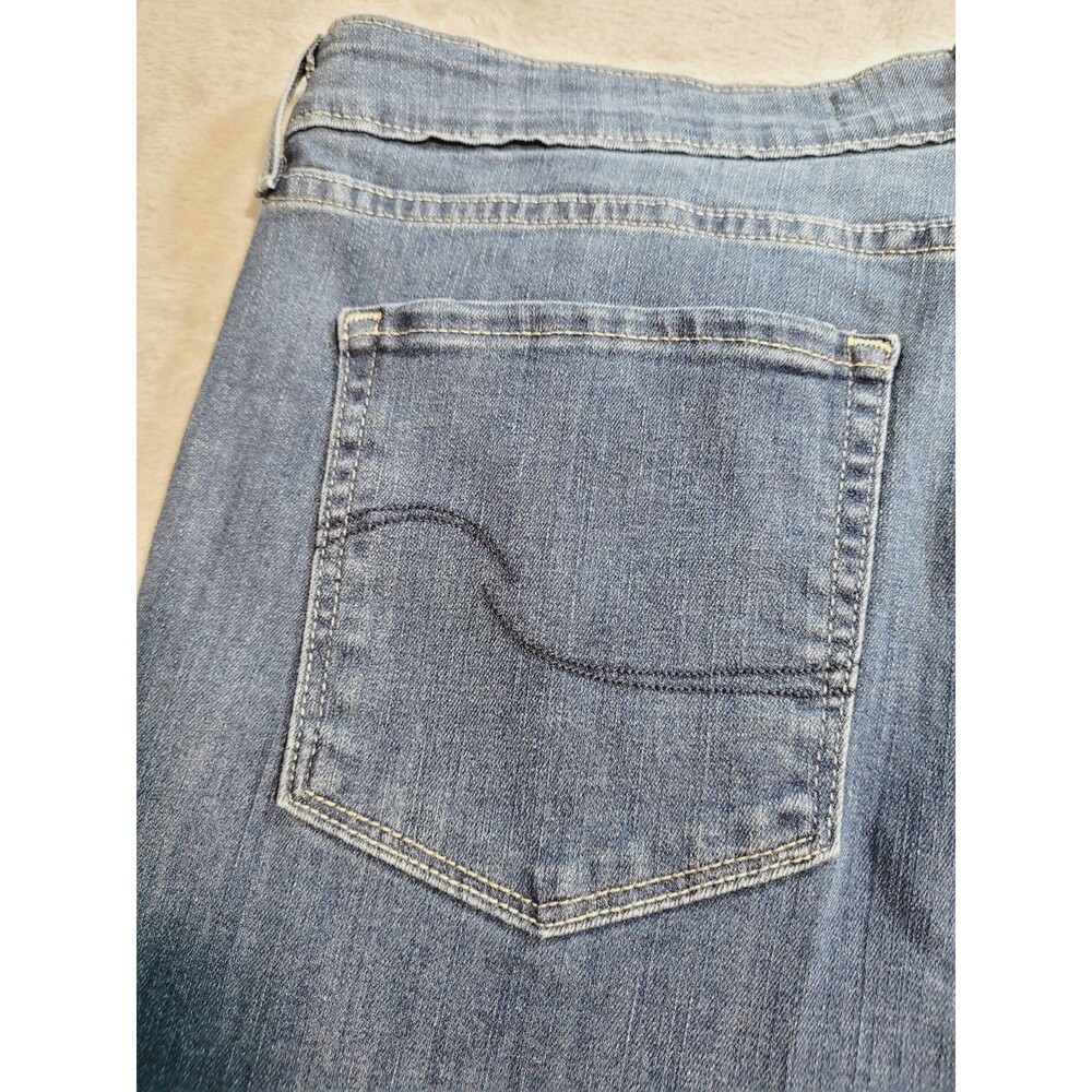 Levi's Signature Mid-Rise Bootcut Super Stretch Women’s Size 16 33x32 Dark Wash - Picture 13 of 13